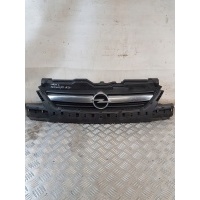 Opel corsa c рестайлинг 03 - 06 решетка 13120828