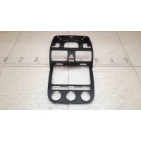 Накладка декоративная центральная (к-кт) Volkswagen VW Golf 5 2003-2009 1K0858069K1QB