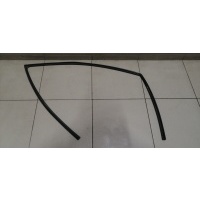 Уплотнитель стекла двери TOYOTA Corolla E15 2006-2013 6814112560