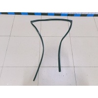 Уплотнитель стекла двери TOYOTA Land Cruiser (150)-Prado 2009> 6814260070