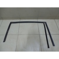 Уплотнитель стекла двери FORD Fusion 2002-2012 1370169