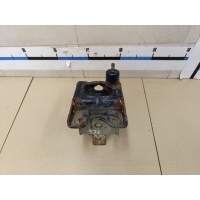 Кронштейн КПП левый Chrysler Voyager/Caravan (RG) 2001-2008 04861459AA