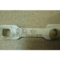 Петля капота правая Renault Duster 2012 654007102R