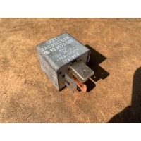 Реле бензонасоса Volkswagen Passat B5 1998 8A0951253B