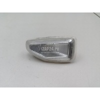 Повторитель на крыло левый белый Renault Sandero 2014 261651140R