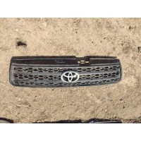 Заглушка (решетка) в бампер передний Toyota Rav 4 2 2003