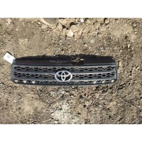 Заглушка (решетка) в бампер передний Toyota Rav 4 2 2001