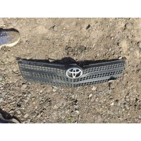Решетка радиатора Toyota Corolla VERSO 1 2002