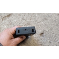 Renault megane iv крышка консоль порт usb 280239853r