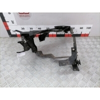 Кронштейн (крепление) фары левый Mercedes C-Class (W204) (2006-2015) 2009 A2046200191,A2046200191