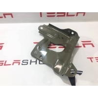 Кронштейн Tesla Model Y 2021 1504589-S0-A,1487491-00-B