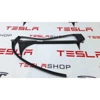 Уплотнитель Tesla Model X 2018 1032153-00-C