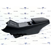 Консоль салона (кулисная часть) Tesla Model Y 2022 1087897-00,1755100-90,1614943-70,3067956-00