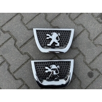 Эмблема значек бампера переднего peugeot 3008 i 9685973077