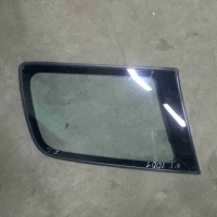 Стекло кузовное боковое левое Nissan Sunny Y10 1996
