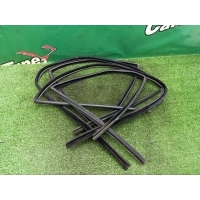 Уплотнители стекол Mercedes-Benz E W210 1996 A2107250925