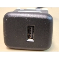 разъем AUX / USB Chevrolet Malibu 9 2018 13596807