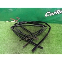 Уплотнители стекол Mercedes-Benz E S210 2001 A2107250925