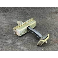 Ограничитель открывания двери передней Chrysler Town Country 4 2004
