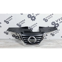 Решетка радиатора Nissan Juke YF15 2012 620721KA6A, 620701KA6A