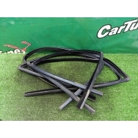 Уплотнители стекол Mercedes-Benz E W211 2002 A2117250125