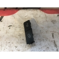 Кнопка центрального замка Mercedes-Benz C-Class W204 A2049058502