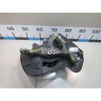 Кулак поворотный передний правый Mercedes Benz W203 (2000 - 2006) 2043320201