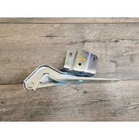 Петля капота правая Volkswagen Jetta 6 2011 16D823302, 5C6823302A