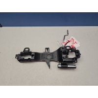 Кронштейн ручки двери передней правой Toyota Yaris 2005-2011 692010D030