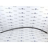 Молдинг (накладка кузовная) правый Tesla Model Y 2022 1495731-00