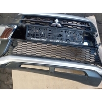 Mitsubishi asx 17 - 19 рестайлинг решётка центральная бампера передняя 6402a505