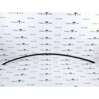 Молдинг (накладка кузовная) левый Tesla Model 3 2022 1083519-01,1083519-00