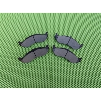 колодки тормозные передние JEEP GRAND CHEROKEE (ZJ) 1993-1998 JEEP GRAND CHEROKEE (ZJ) 1993-1998 4883344AC, Совместимые OEM номера 04778058AB,04778058AC,04883344,04883344AB,04883344AD,05191955AA,052