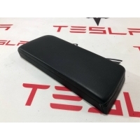 Подлокотник Tesla Model S 2016 1046444-22-D,1024238-05-B,105730234