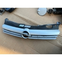Решетка радиатора эмблема opel astra h 2004 - 2008 z157