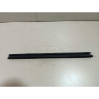 Уплотнитель стекла двери Renault Megane III (2009 - 2016) 823310040R