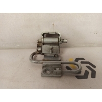 Петля двери Audi a6 c6 2006 8E0831412E