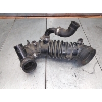 Патрубок воздушного фильтра Audi A4 B7 2004 06B133356AA