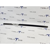 Молдинг двери передней левой Tesla Model 3 2022 1080681-00