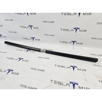 Молдинг двери передней левой Tesla Model Y 2021 1495710-00