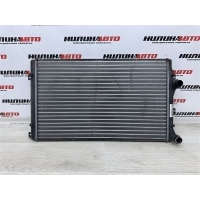 Радиатор охлаждения Volkswagen Golf 6 2008 1K0121253BB