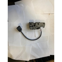 ZAMEK MASKI VW TOUAREG 7P 7P6823509B