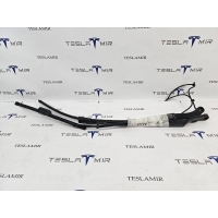 Щеткодержатель (поводок стеклоочистителя, дворник) Tesla Model Y 2021 1658941-00,1658938-00