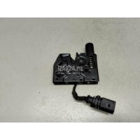 Замок капота VAG A3 [8V] (2013 - 2020) 8V0823509