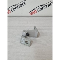 Петля двери Volkswagen Jetta 6 2012 8K0831402A