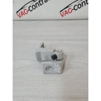 Петля двери Volkswagen Jetta 6 2012 8K0831401D