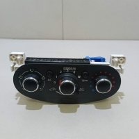 Блок управления отопителем Renault Sandero 2014 275106764R