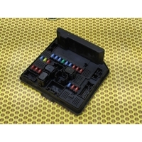 Блок предохранителей под капотом Nissan Qashqai J10 2011 284B7JD00B