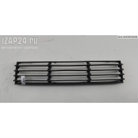 Решетка (заглушка) в бампер Перед. Volkswagen Passat B5+ (GP) 2004