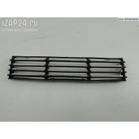 Решетка (заглушка) в бампер Перед. Volkswagen Passat B5+ (GP) 2001